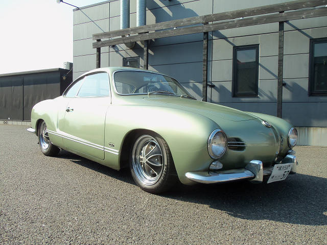 ��⃏�[�Q�� �J���}���M�A 1957�N�� (KARMANN GHIA COUPE)