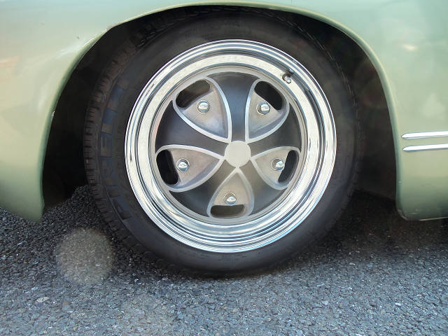 ��⃏�[�Q�� �J���}���M�A 1957�N�� (KARMANN GHIA COUPE)